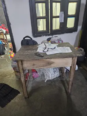 স্টাডি টেবিল
