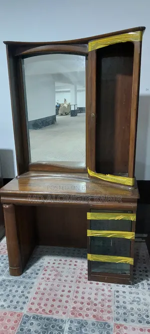 ড্রেসিং টেবিল