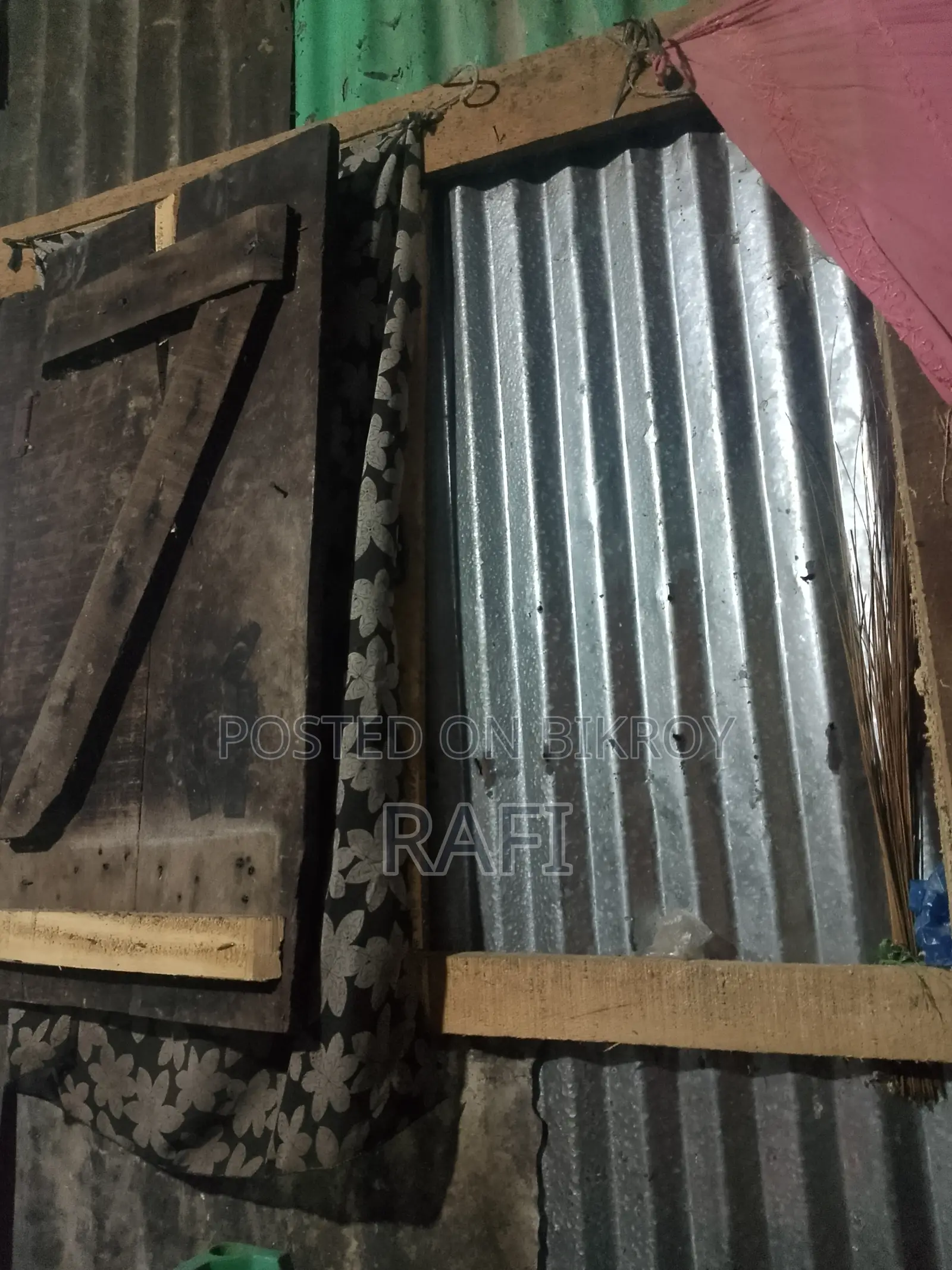 এক রুমের ঘর প্রয়োজন।