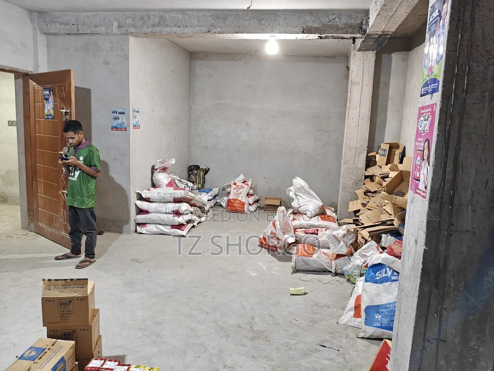 Warehouse/Office Space for Rent (1800 Sq Ft)