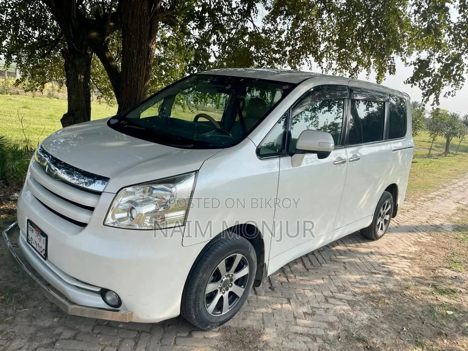 Toyota Voxy 2010