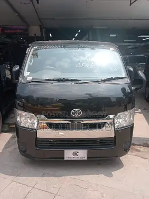 টয়োটা গ্র্যান্ড হাইয়েস ২০০১ কালো