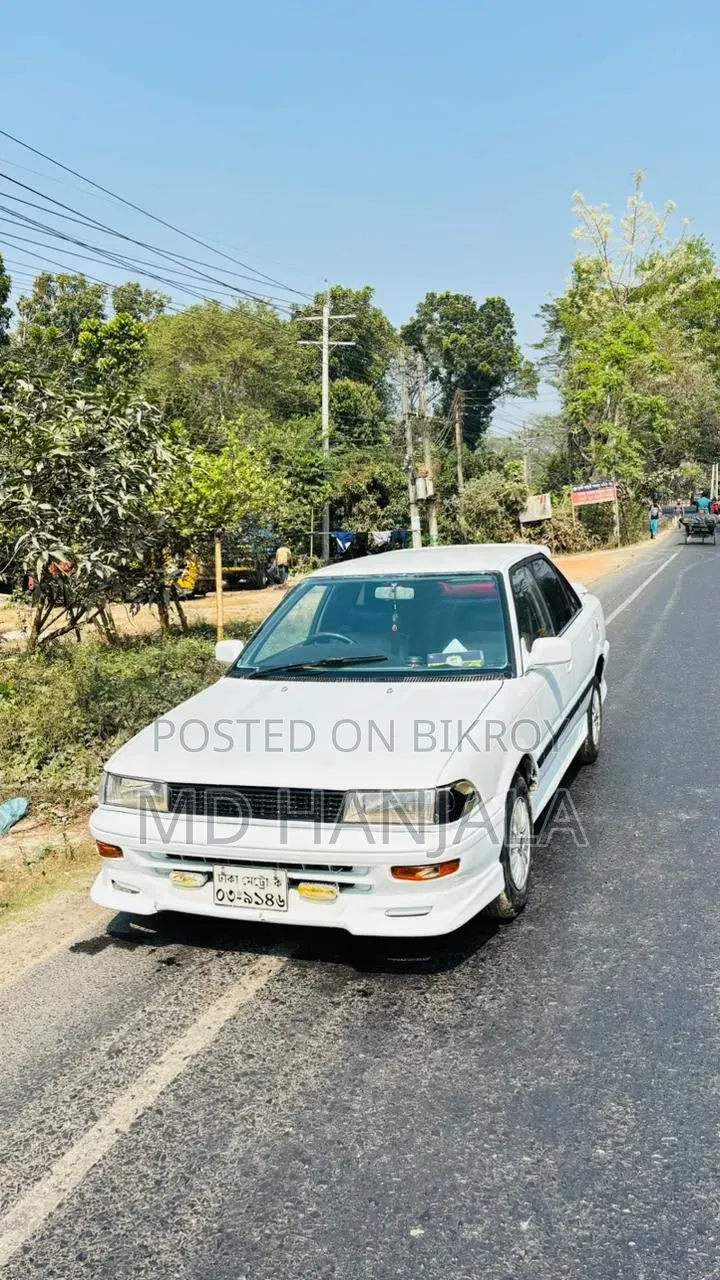 Toyota Corolla Sedan 1990 White