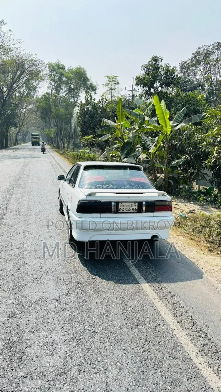 Toyota Corolla Sedan 1990 White