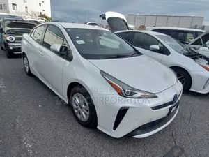 Toyota Prius 2021 Pearl