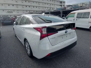 Toyota Prius 2021 Pearl