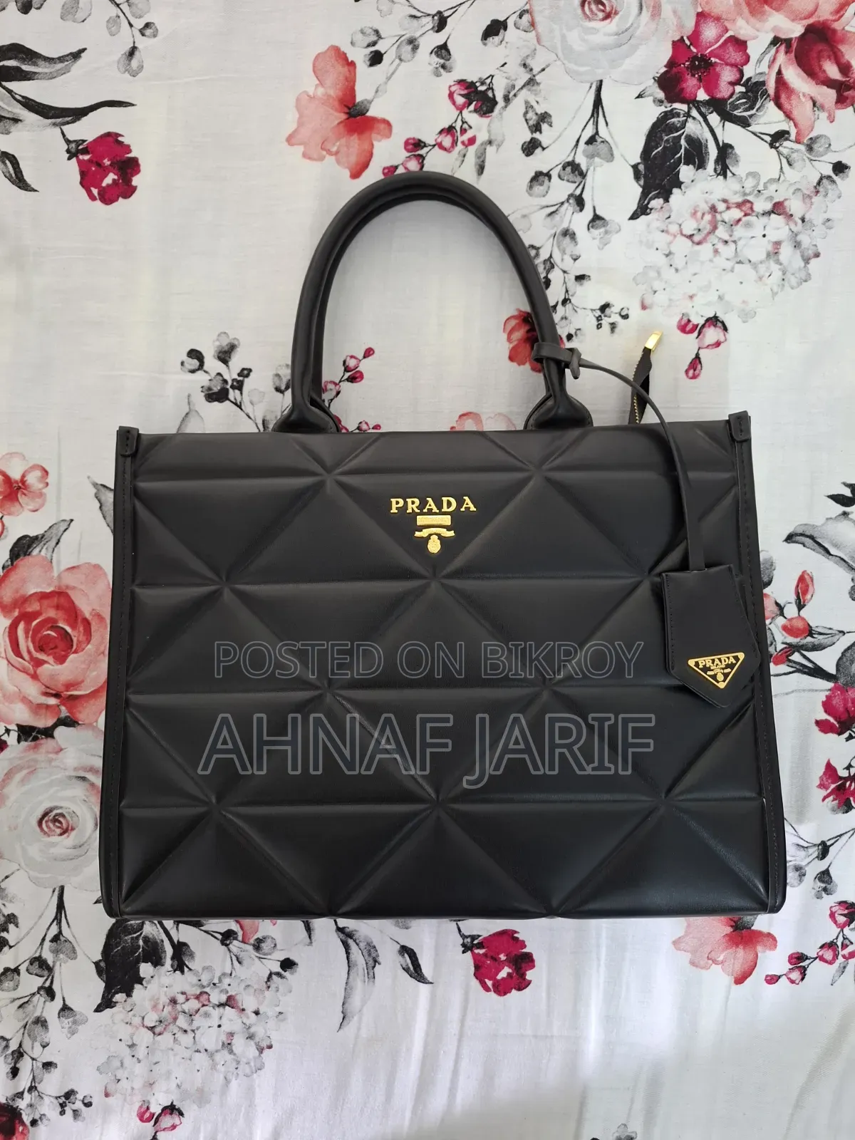 ব্র্যান্ড নিউ ব্যাগ (Prada)