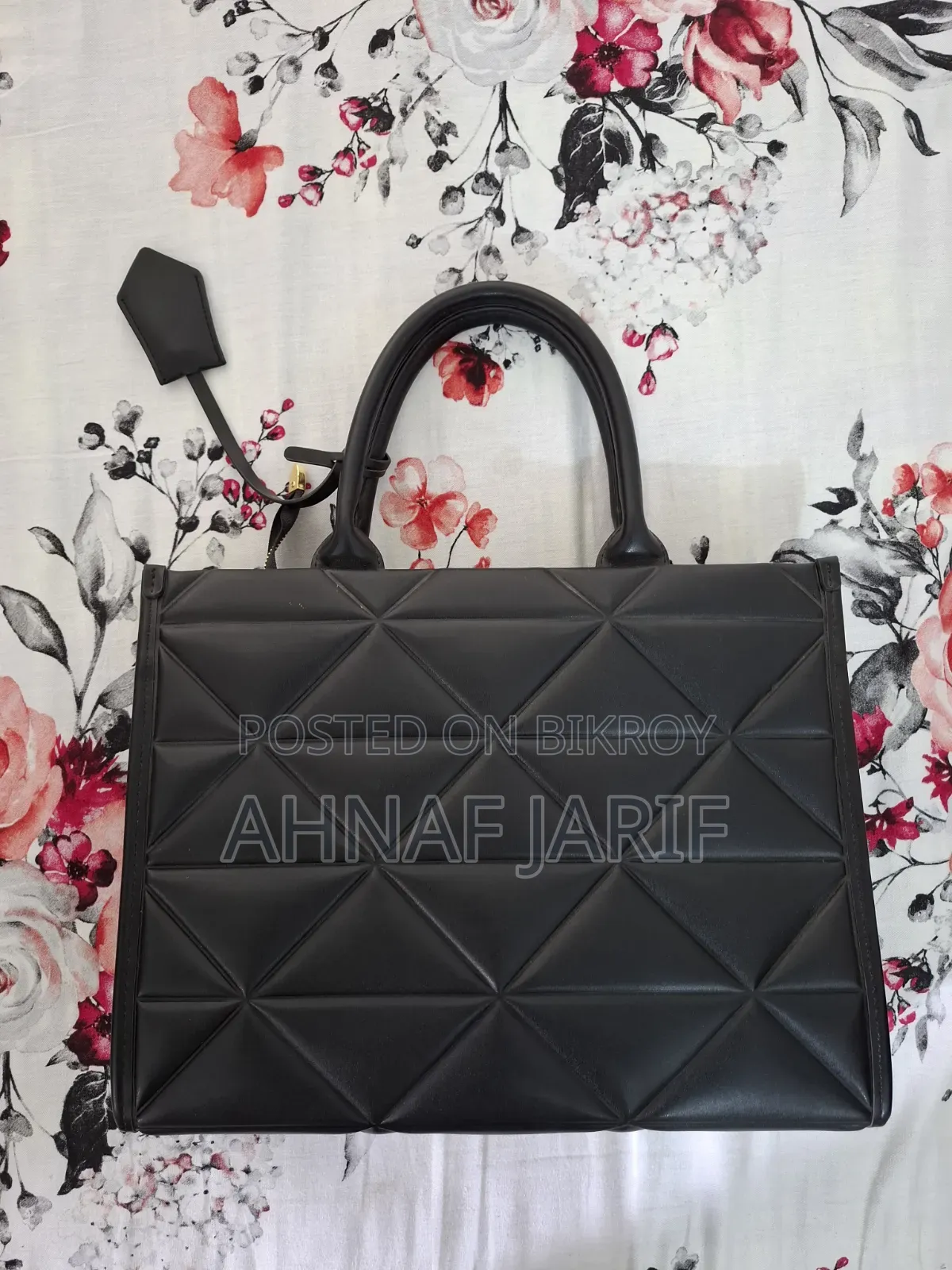 ব্র্যান্ড নিউ ব্যাগ (Prada)