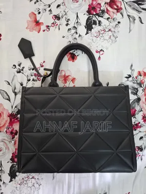 ব্র্যান্ড নিউ ব্যাগ (Prada)