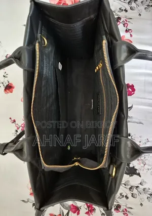 ব্র্যান্ড নিউ ব্যাগ (Prada)