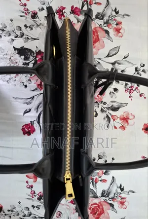 ব্র্যান্ড নিউ ব্যাগ (Prada)