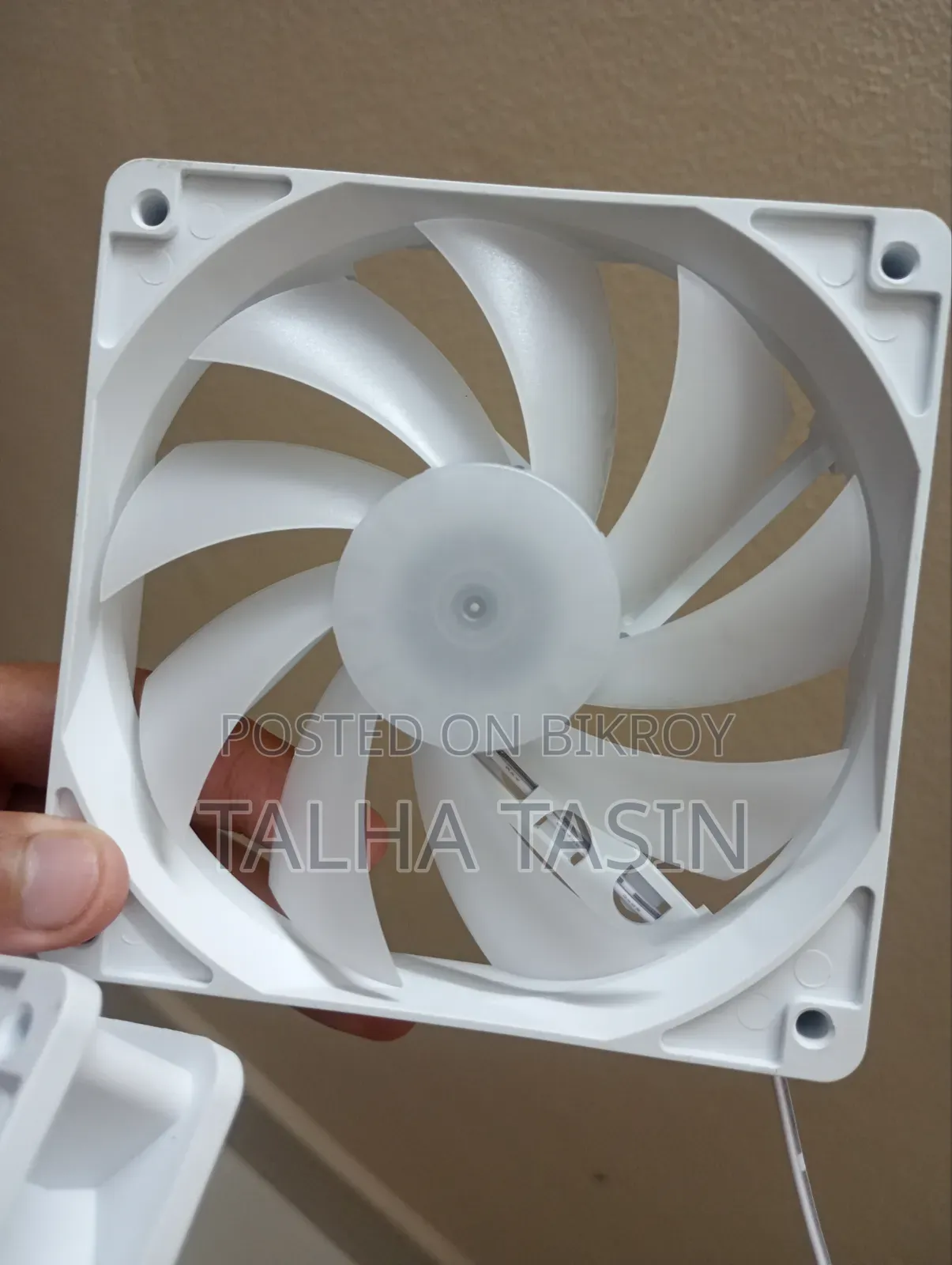 Gigasonic White RGB Exhaust Cooling Fan