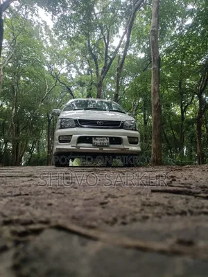 Toyota HiAce 2000 White