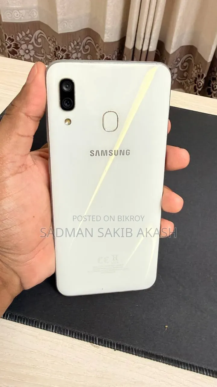 Samsung Galaxy A30 64 GB White