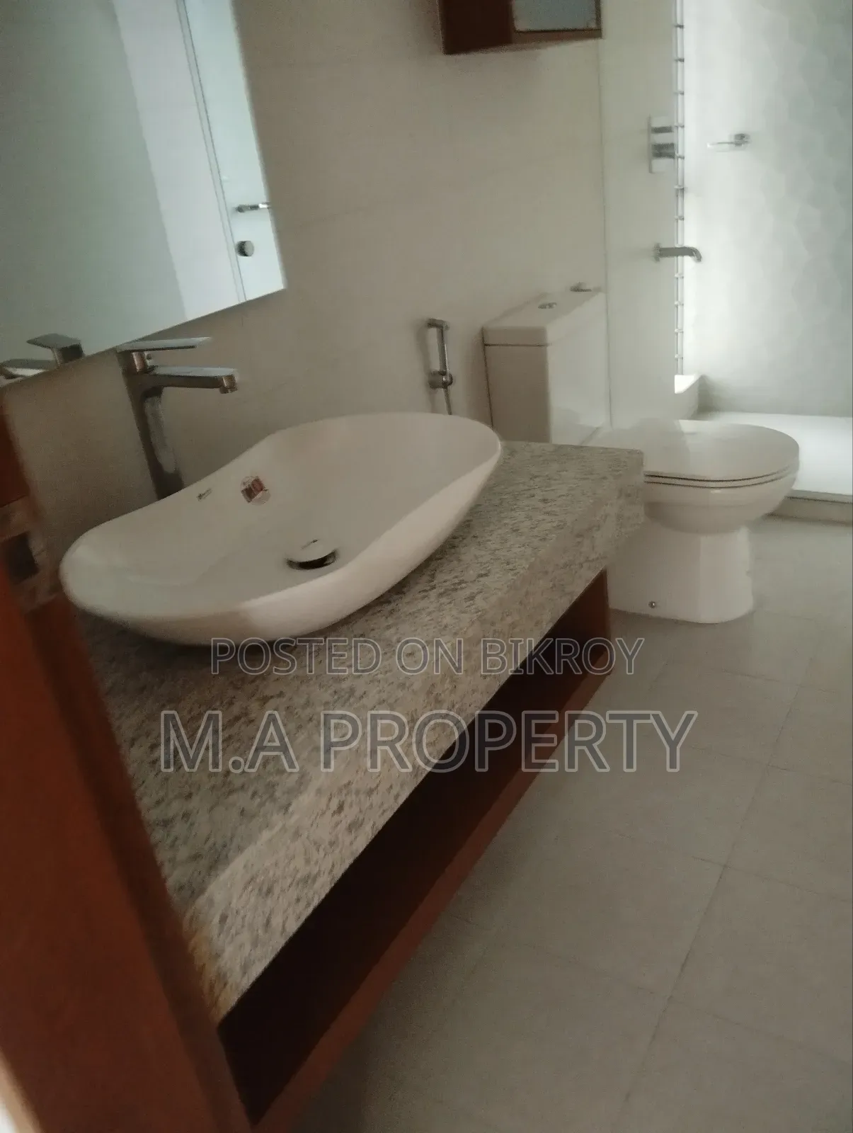 3bdrm Apartment in Apun, Gulshan for rent