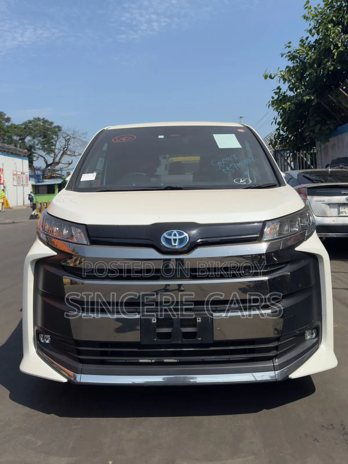 Toyota Noah 2022 White