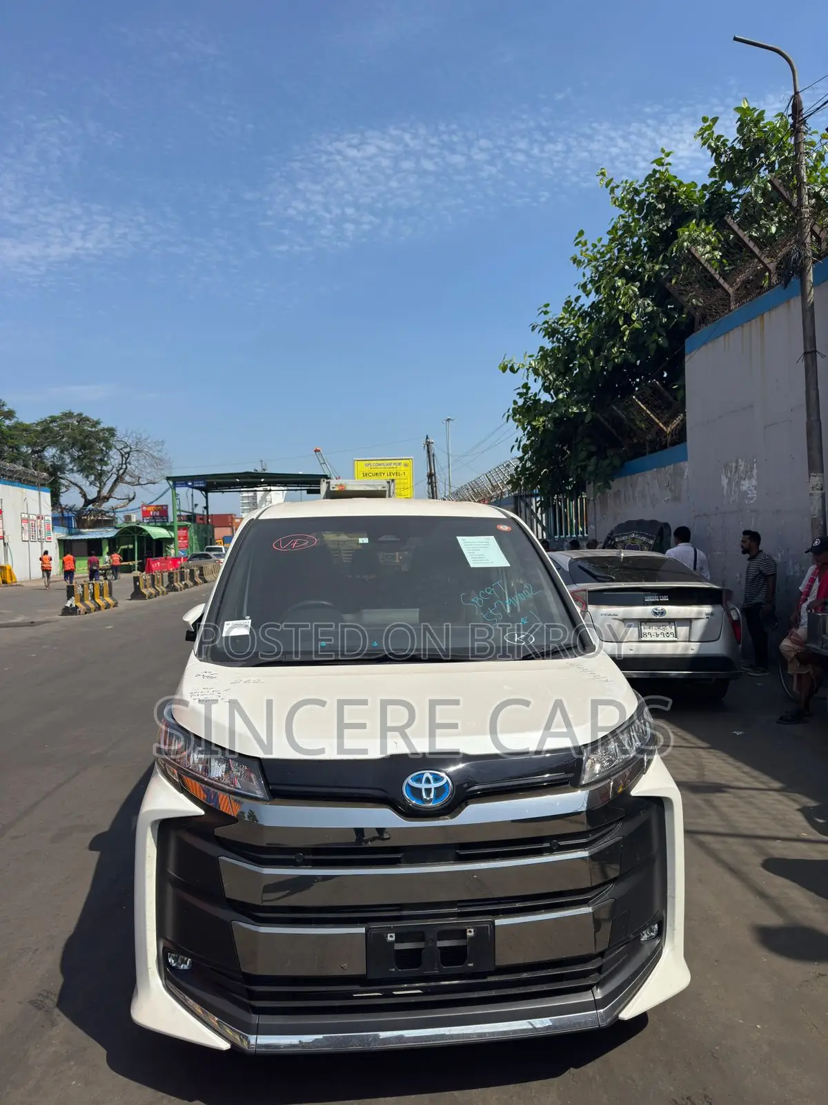 Toyota Noah 2022 White
