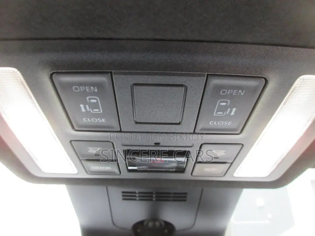 Toyota Noah 2022 White