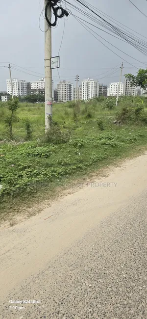 Bashundhara Block-L 10 Katha Plot for Sale Near Commercial Area on 60' Road
