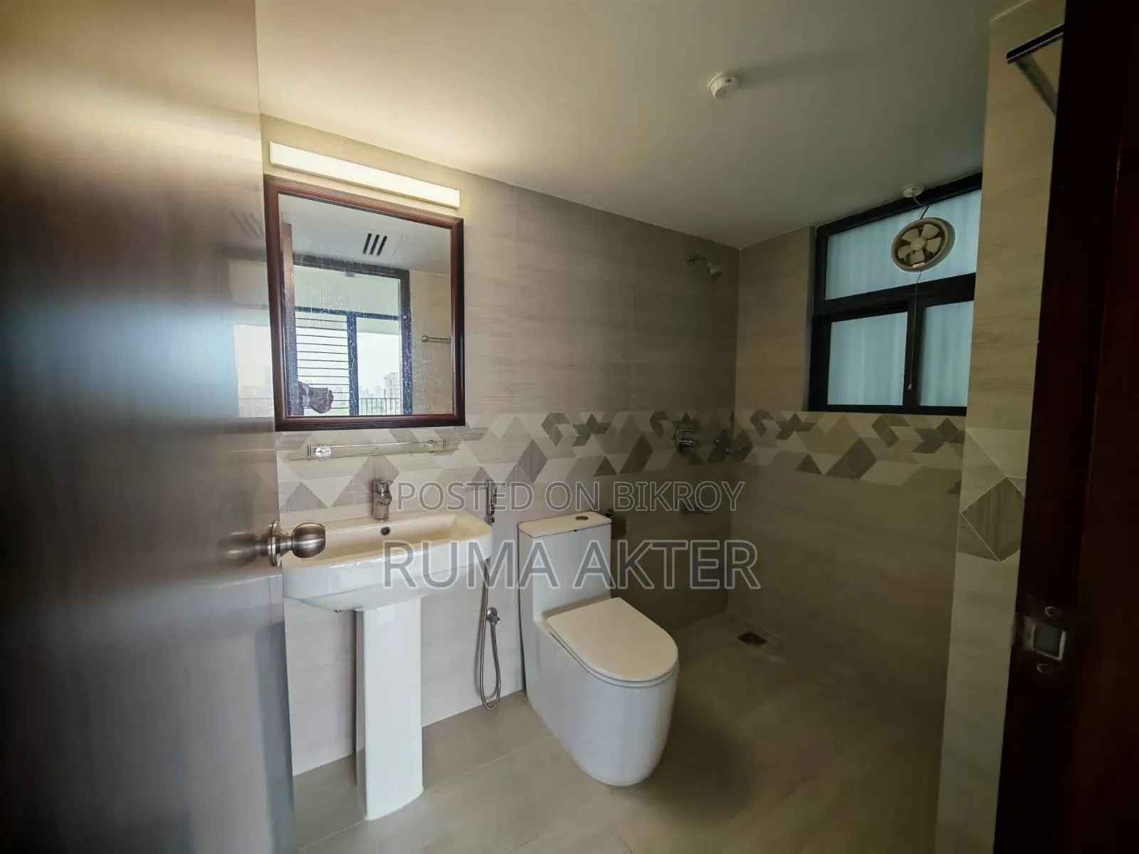 3bdrm Block of Flats in Edition, Basundhara for Sale