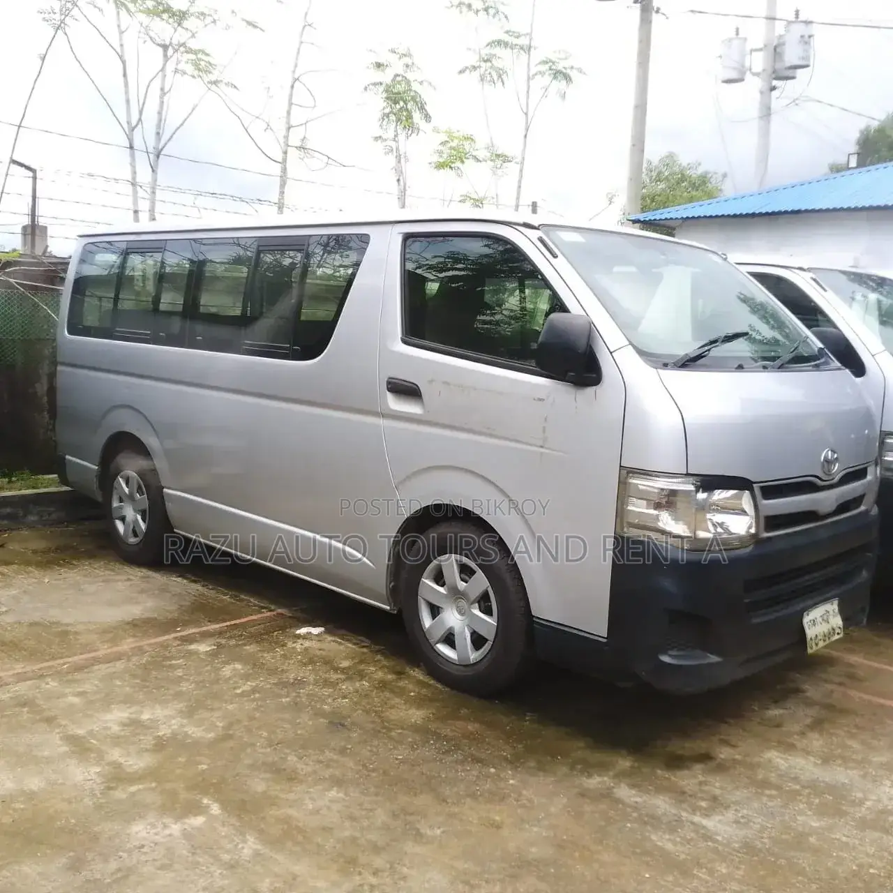 ভাড়ার জন্য Hiace মাইক্রো
