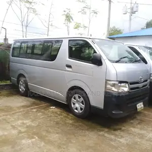 ভাড়ার জন্য Hiace মাইক্রো