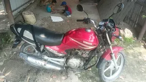 ইয়ামাহা ওয়াইবিআর ২০১৩ লাল