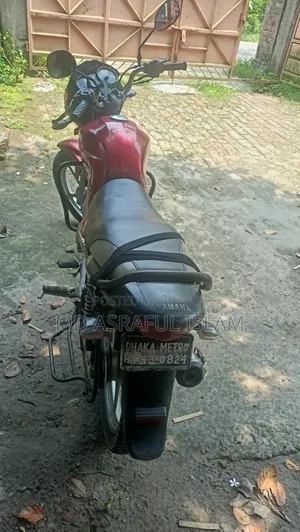 ইয়ামাহা ওয়াইবিআর ২০১৩ লাল