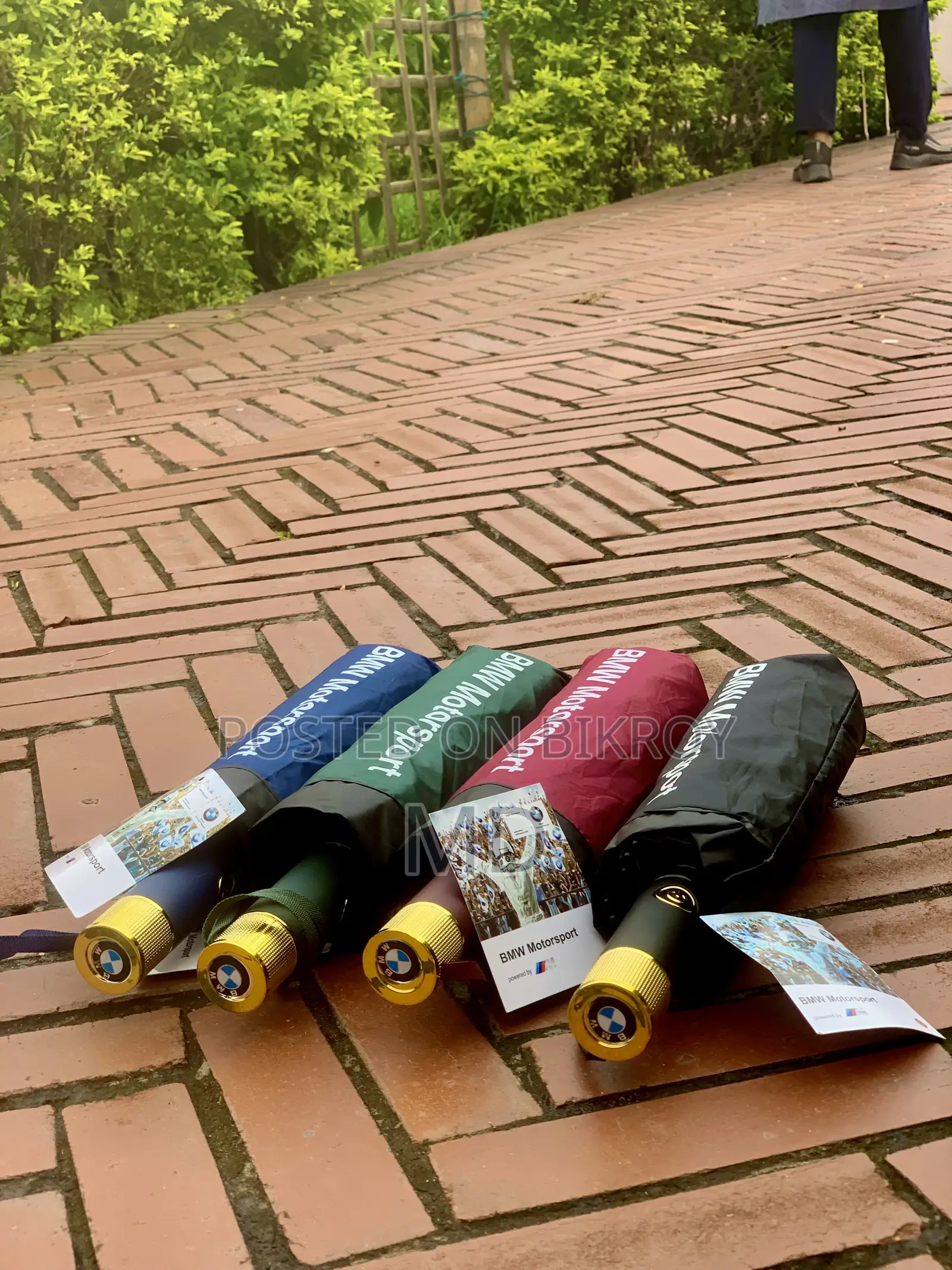 বৃষ্টির প্রয়োজনীয় অনুষঙ্গ
