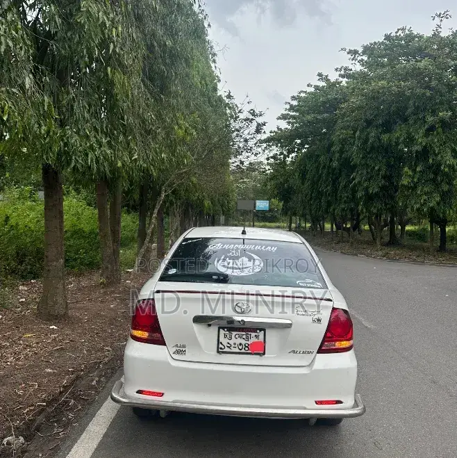 টয়োটা অ্যালিয়ন ২০০৪ সাদা