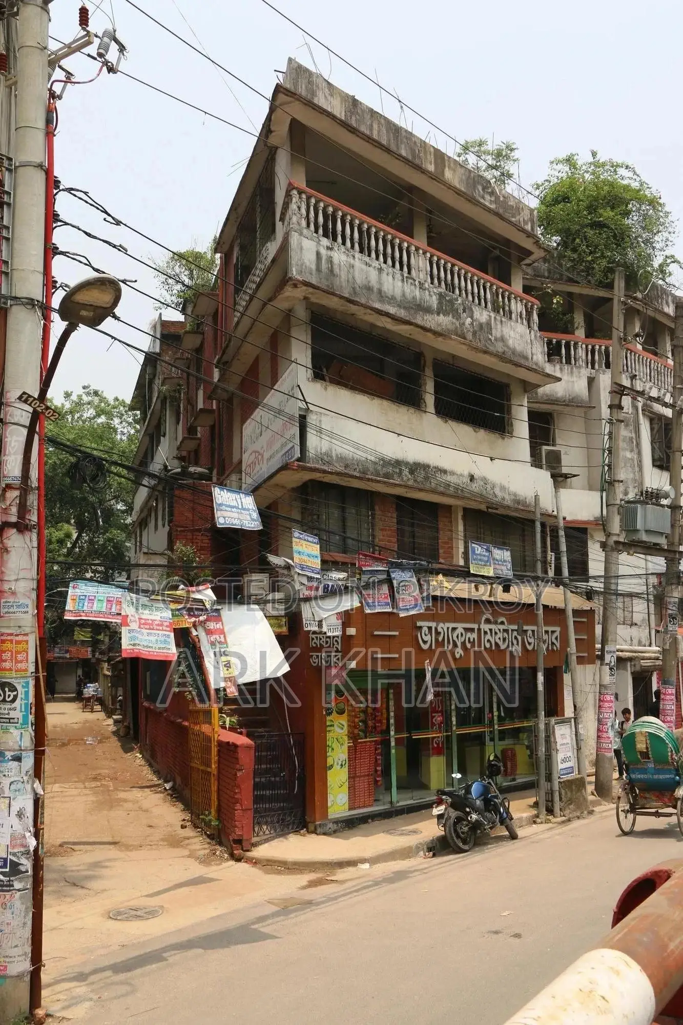 10-Bedroom House in Khilgaon for Sale