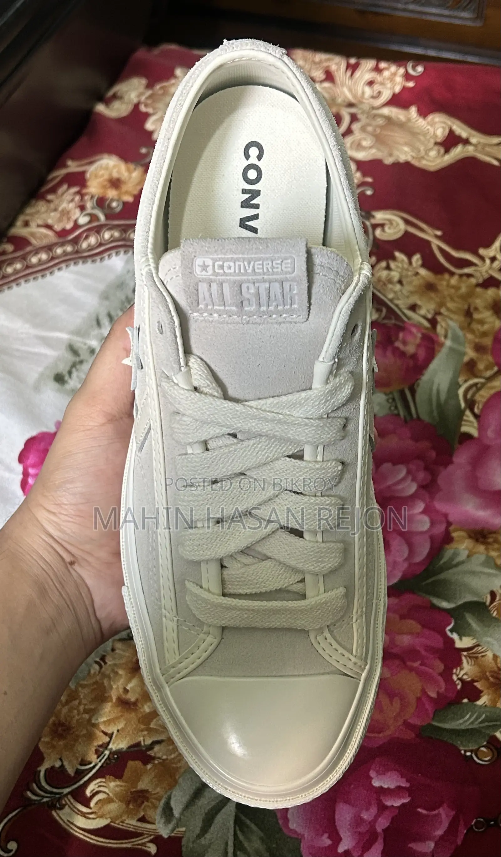 Original Converse Sneaker Brand New. Bought from Italy