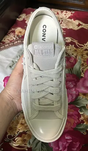 Original Converse Sneaker Brand New. Bought from Italy