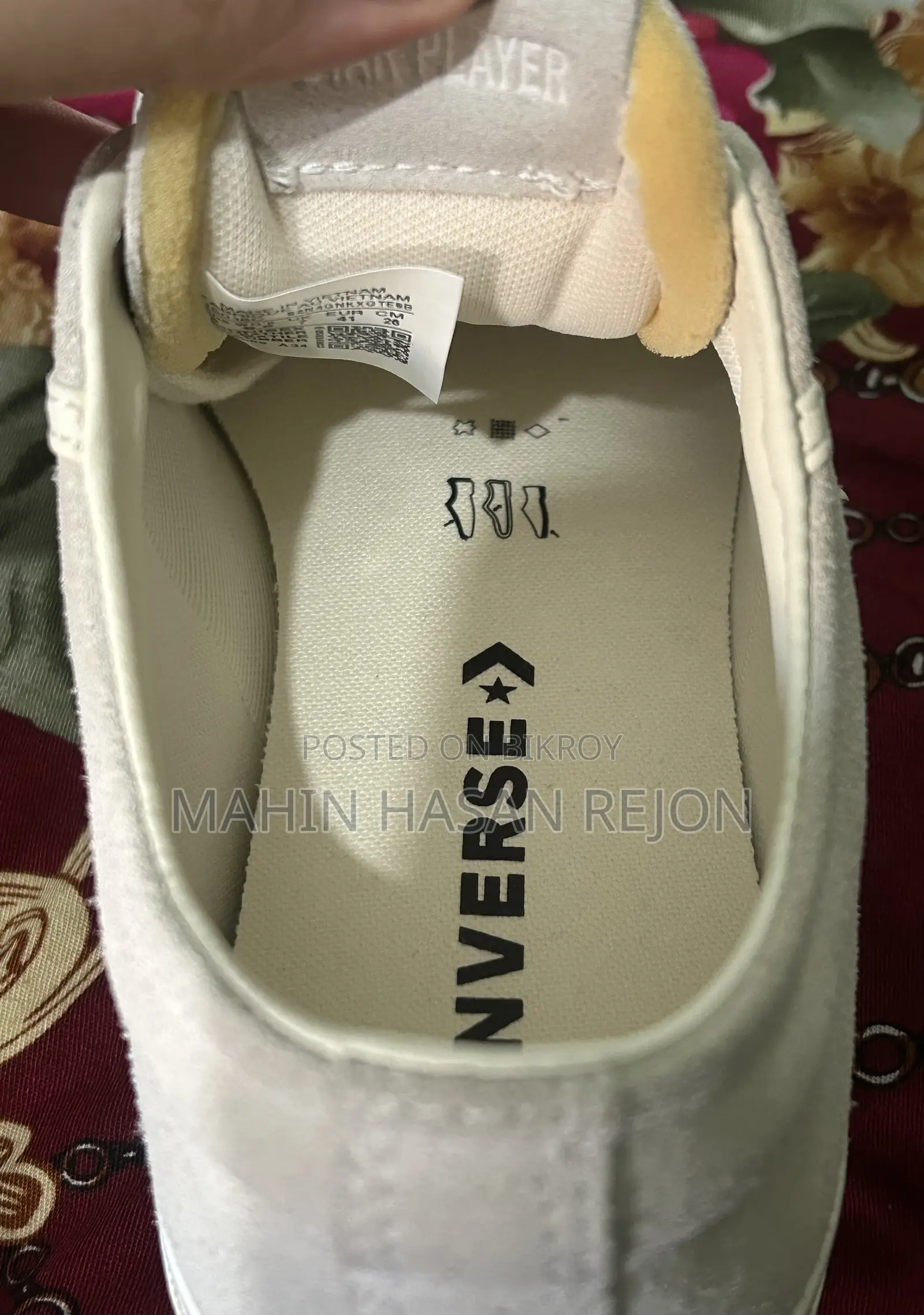 Original Converse Sneaker Brand New. Bought from Italy