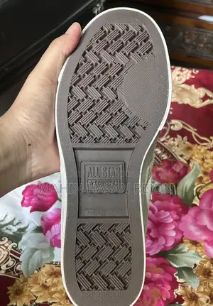 Original Converse Sneaker Brand New. Bought from Italy