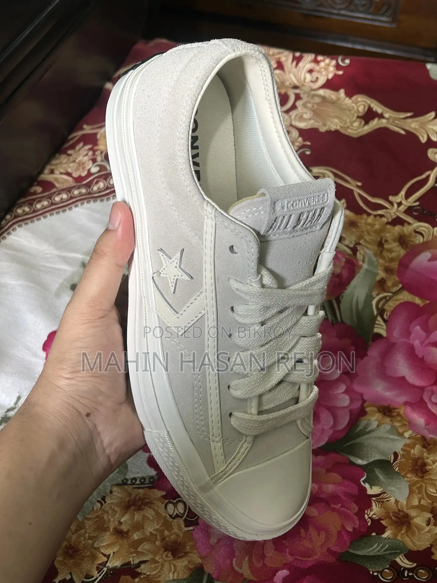 Original Converse Sneaker Brand New. Bought from Italy