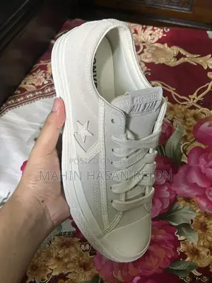 Original Converse Sneaker Brand New. Bought from Italy