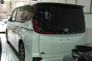 টয়োটা নোয়া ২০২৩ হোয়াইট