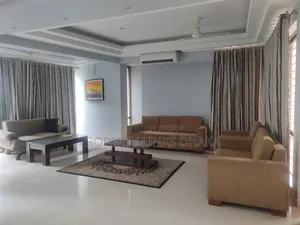 গুলশানের প্রপার্টি লিংকস ঢাকায় ভাড়ার জন্য ফার্নিশড ৪ বেডরুমের অ্যাপার্টমেন্ট