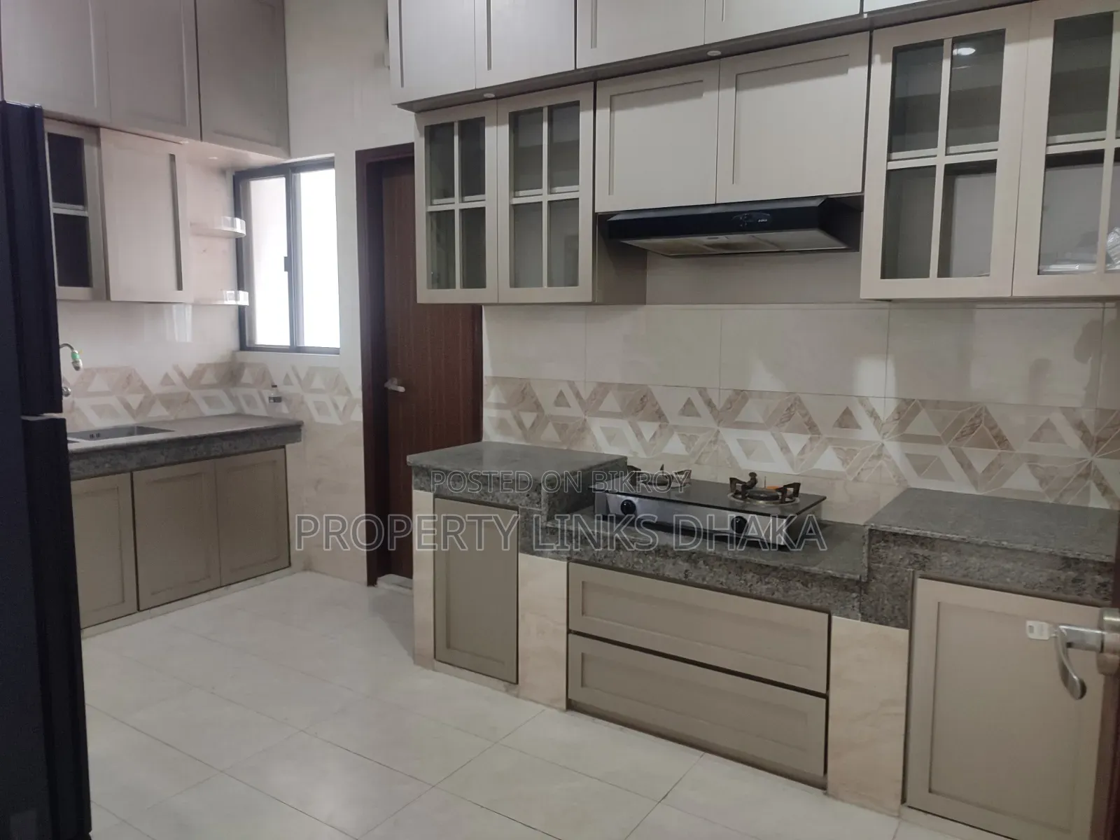 Furnished 4bdrm Apartment in Gulshan for Rent