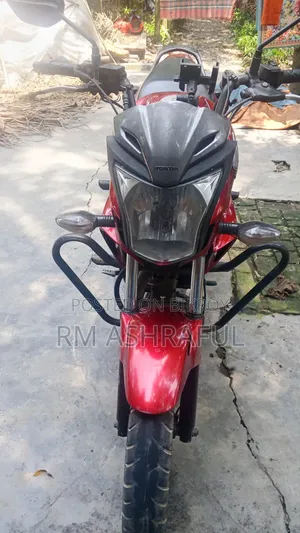 Honda CB 2016 Red