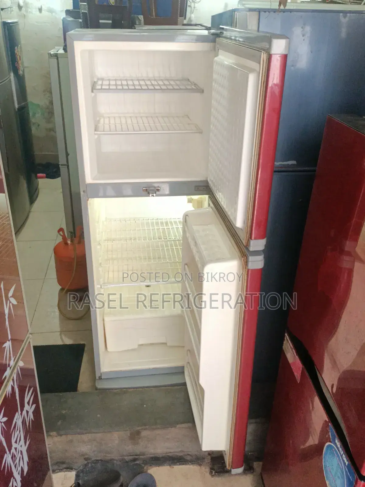 250-liter running Walton fridge for sale.