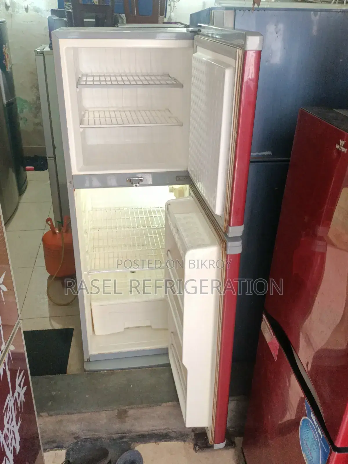250-liter running Walton fridge for sale.