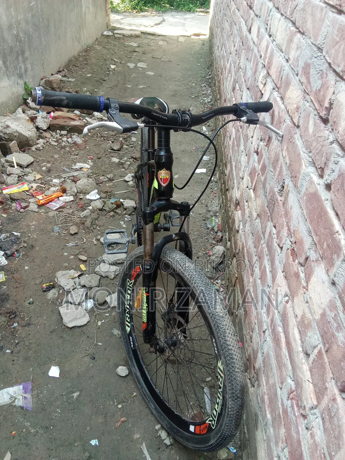 একটি ভালো বাই সাইকেল, বেশিদিন ব্যবহার করা হয় নাই,