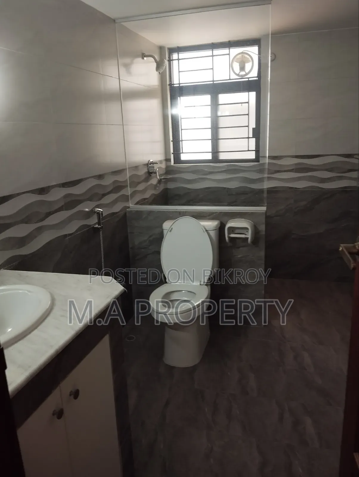 4bdrm Apartment in Assat, Gulshan for Rent