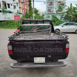 Toyota Hilux 2004 Black