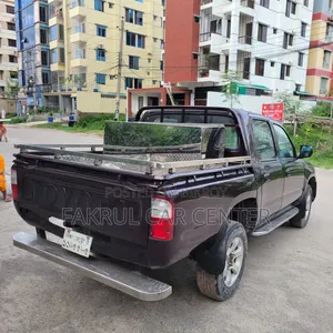 Toyota Hilux 2004 Black