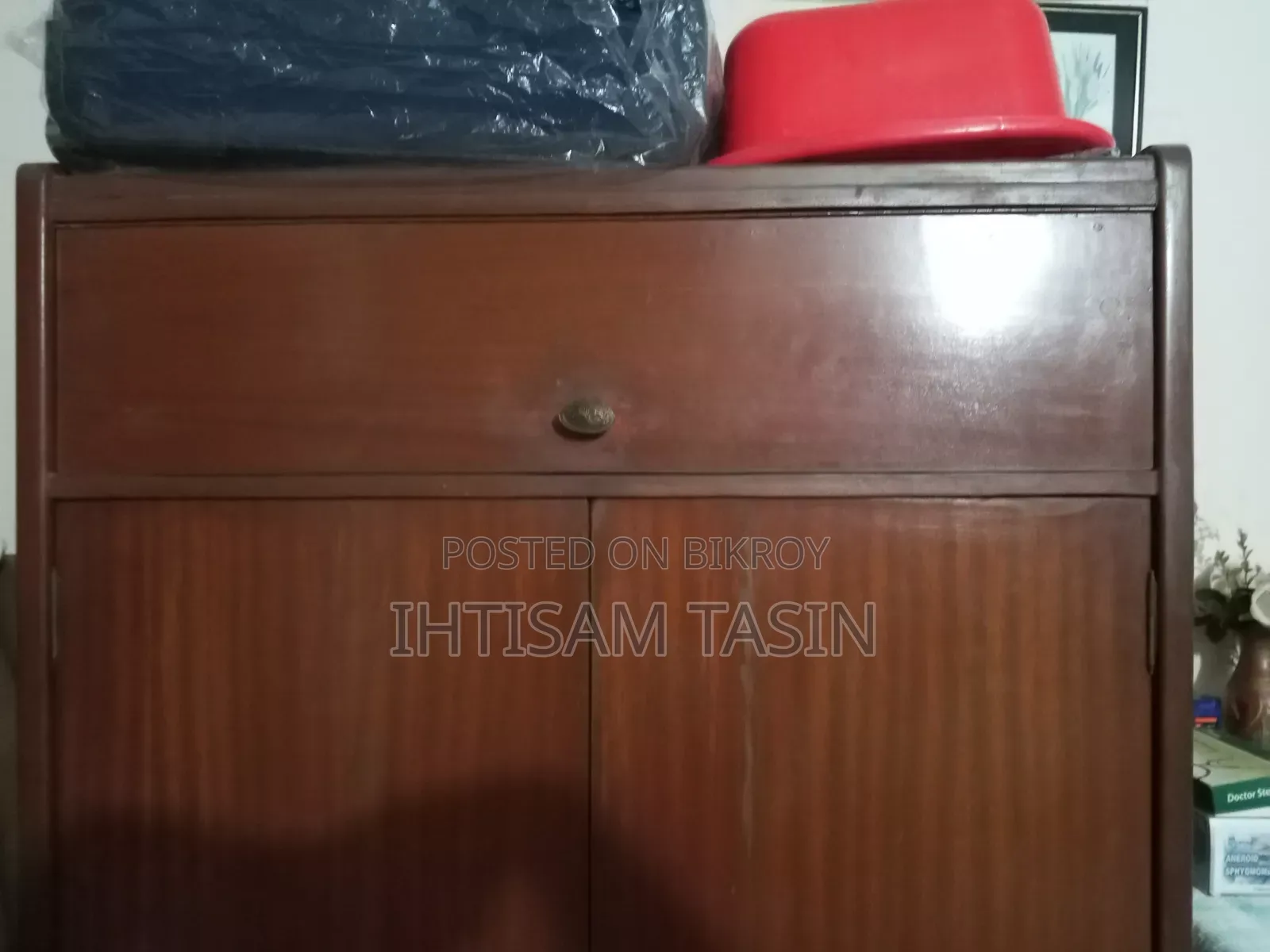 ব্যবহৃত আলমারি