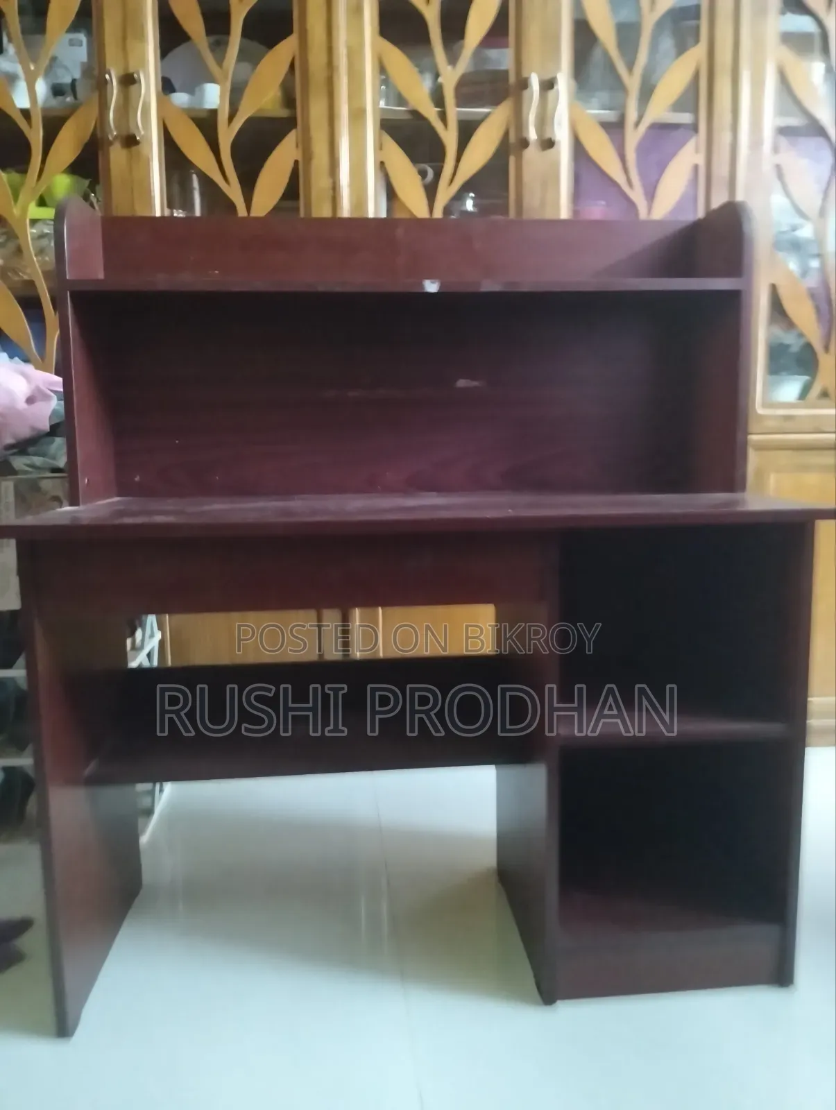 স্টাডি টেবিল