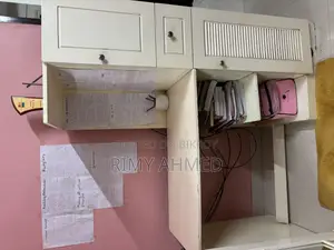 স্টাডি টেবিল